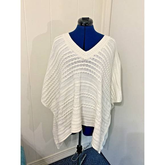 CAbi Sweaters - Cabi White Cable Knit Sweater Poncho Cape O/S Outdoor Holiday
